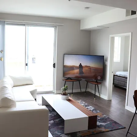Lovely 2 Bedroom 2 Bath In Santa Monica
